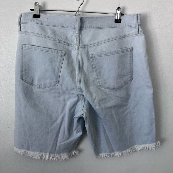 NWT a.n.a Light wash High-rise 9in inseam bermuda shorts Size 14 - Picture 4 of 4